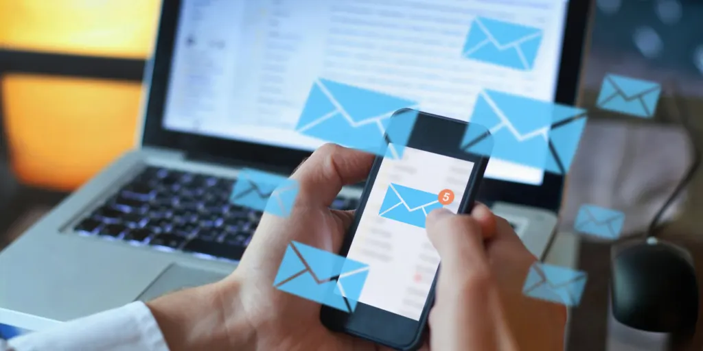 Ilustrar como é simples de uma pessoa verificar seus e-mails