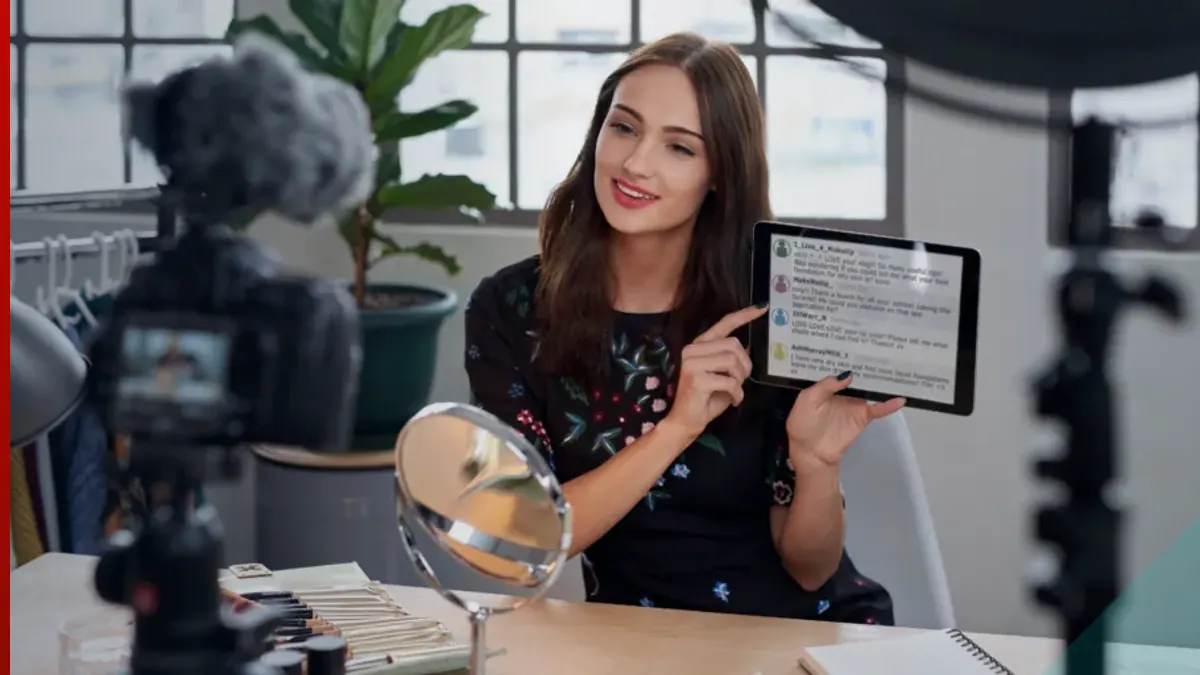 Criadora produzindo conteúdo em vídeo para uma campanha